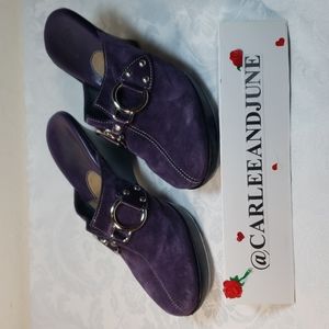COLE HAAN womens purple mule with silver buckles size 6b